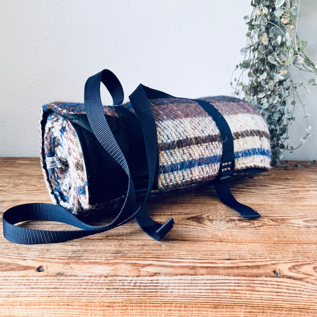 Waterpoof picnic blanket
