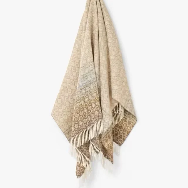 Ombre Diamond Lambswool throw Ombre Diamond Lambswool throw