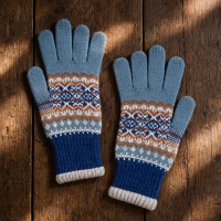 Alloa Glove, Dew